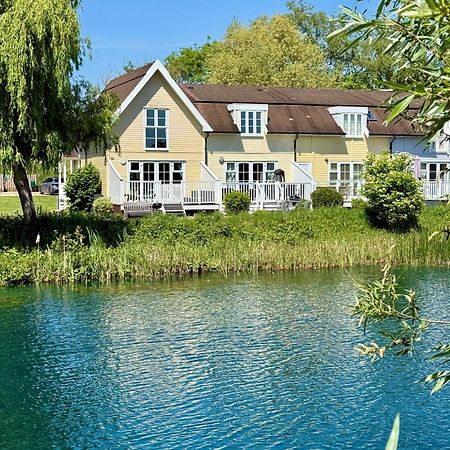 Emerald Lake House South Cerney Exterior photo