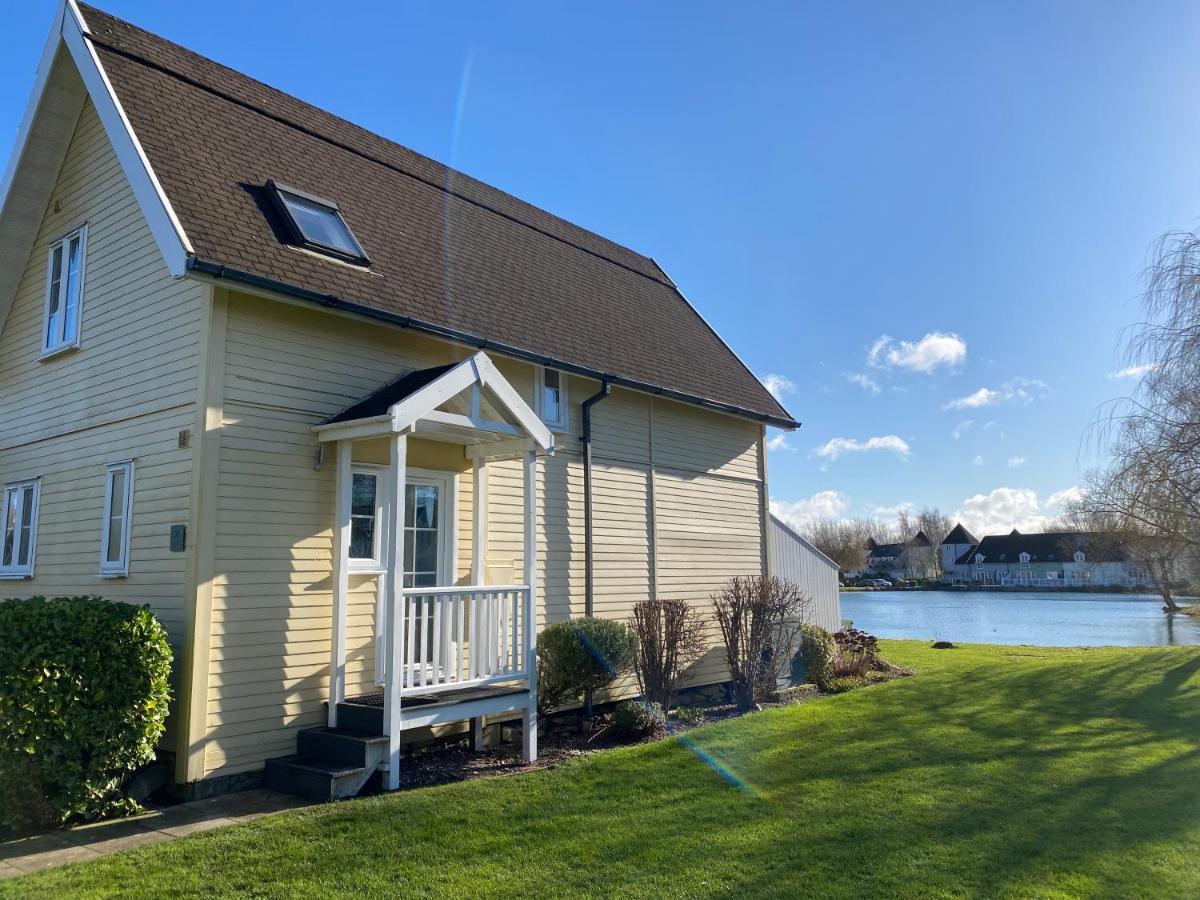 Emerald Lake House South Cerney Exterior photo