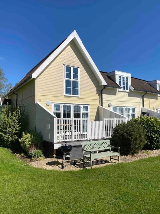 Emerald Lake House South Cerney Exterior photo