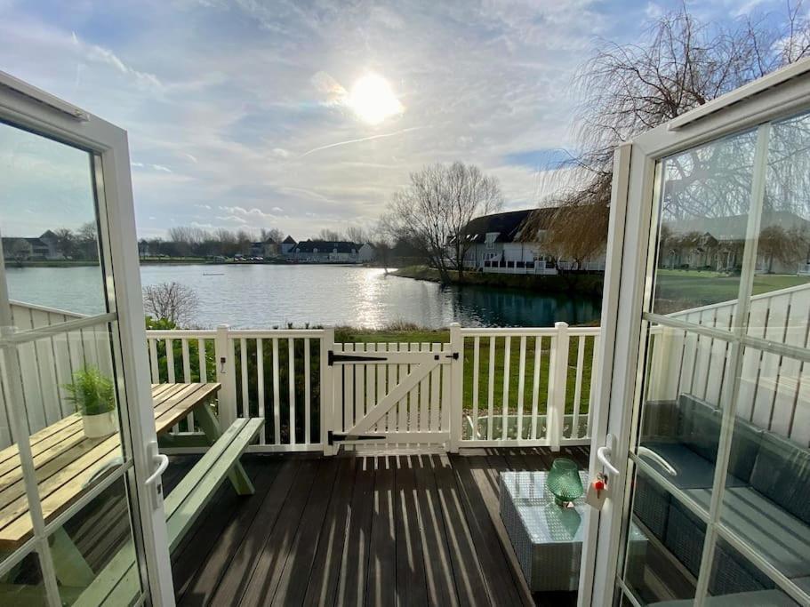 Emerald Lake House South Cerney Exterior photo