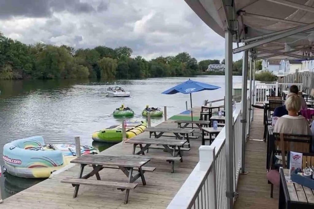 Emerald Lake House South Cerney Exterior photo