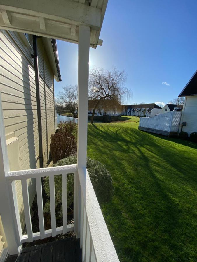 Emerald Lake House South Cerney Exterior photo