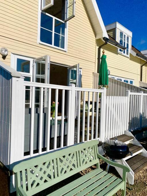 Emerald Lake House South Cerney Exterior photo